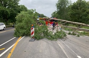 Feuerwehr Bremerhaven: FW Bremerhaven: Update Unwetterlage Bremerhaven: Zehn sturmbedingte Einsätze für die Feuerwehr Bremerhaven