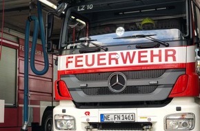 Feuerwehr Neuss: FW-NE: Pferd in Zwangslage | Feuerwehr schneidet den Weg frei