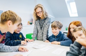 Stiftung Kinder forschen: Mehr als Nullen und Einsen: Kostenloses Unterrichtsmaterial zu Informatik für Grundschullehrkräfte