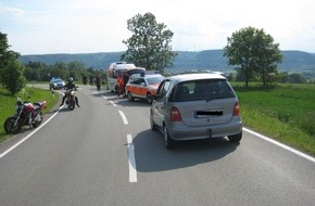 Polizeiinspektion Hameln-Pyrmont/Holzminden: POL-HOL: Nach schwerem Kradunfall auf der B 241 - Gemarkung Lauenförde: Polizei sucht dringend beteiligten Kradfahrer mit HX-Kennzeichen