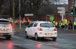 Kreispolizeibehörde Viersen: POL-VIE: Kreis Viersen: Aktion Glühwürmchen - Kinder waren leuchtendes Beispiel mit Appell an alle Autofahrer