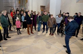 Erzbistum Paderborn: Baufortschritt in der BVB-Gründerkirche - Baustellenbesichtigung und neue Saison im „Welcome-Zelt“