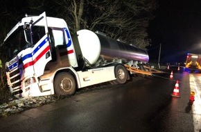 Polizei Rheinisch-Bergischer Kreis: POL-RBK: Rösrath - Milchtransporter gerät in Straßengraben