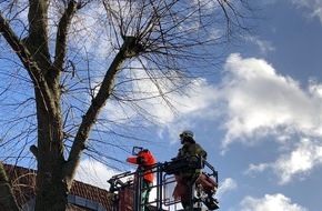 Feuerwehr Bremerhaven: FW Bremerhaven: Sturmeinsätze in Bremerhaven