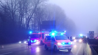 Feuerwehr Mülheim an der Ruhr: FW-MH: Verkehrsunfall mit drei beteiligten Fahrzeugen auf der A40