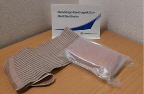Bundespolizeiinspektion Bad Bentheim: BPOL-BadBentheim: Drogen im Wert von 77.000 Euro um den Bauch gebunden/Drogenschmuggler in Untersuchungshaft