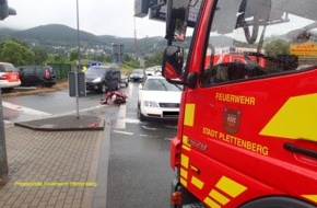 Feuerwehr Plettenberg: FW-PL: Verkehrsunfall an der Lennekreuzung in Plettenberg