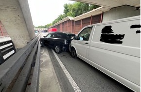 Polizeidirektion Landau: POL-PDLD: A65/AS LD-Zentrum - Auffahrunfall mit Verletzten