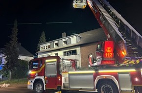 Freiwillige Feuerwehr Bad Salzuflen: FF Bad Salzuflen: 15 Personen vorübergehend aus Wohnhaus in Bad Salzuflen evakuiert / Freiwillige Feuerwehr ist in der Nacht zu Sonntag mit 45 Kräften im Einsatz