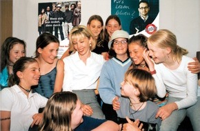 Vodafone Stiftung Deutschland gGmbH: Gegen Gewalt: Deutsche Schulen machen´s vor / Bundesweiter Schulwettbewerb der Vodafone Stiftung / Doris Schröder-Köpf Schirmherrin des Buddy-Projekts