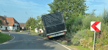 Polizeidirektion Landau: POL-PDLD: Verkehrsunfall unter Alkoholeinfluss verursacht und dann schlafen gelegt