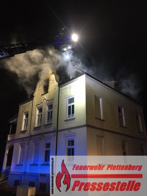 FW-PL: OT-Stadtmitte. Brand in einer Dachgeschosswohnung.