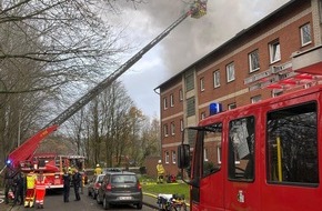 Feuerwehr Grevenbroich: FW Grevenbroich: ERSTMELDUNG: Ein Toter und eine verletzte Person nach Wohnungsbrand in Grevenbroich-Neurath