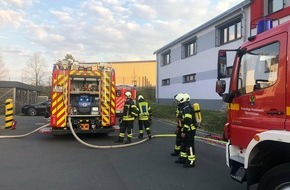 Feuerwehr Sprockhövel: FW-EN: Brennende Müllpresse im Lebensmittelladen