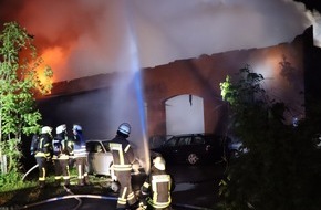 Kreisfeuerwehrverband Segeberg: FW-SE: Autowerkstatt in einem landwirtschaftlichen Gebäude brennt komplett aus