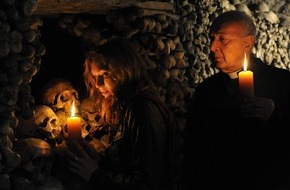 ProSieben: Die neue Keira Knightley: Eleanor Tomlinson in dem ProSieben Mystery-Thriller "Hepzibah - Sie holt dich im Schlaf"
