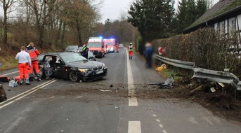 Polizei Rheinisch-Bergischer Kreis: POL-RBK: Bergisch Gladbach - Verkehrsunfall unter Alkoholeinfluss - zwei Personen schwer verletzt