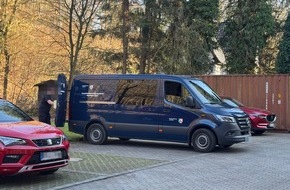 Feuerwehr Herdecke: FW-EN: Verd&auml;chtiger Gegenstand im Herdecker Bach - Einsatz f&uuml;r Polizei und Kampfmittelr&auml;umdienst um Geb&auml;ude der Feuerwache