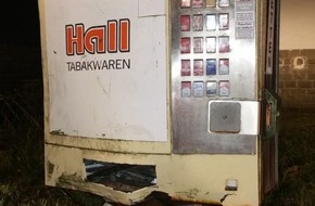 Feuerwehr Plettenberg: FW-PL: OT- Ohle. Verkehrsunfall und Unterstützung für die Polizei nach versuchter Sprengung eines Zigarettenautomaten