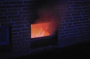 Kreisfeuerwehrverband Rendsburg-Eckernf&ouml;rde: FW-RD: Kellerbrand in Rendsburg - Mehrere Menschen aus Mehrfamilienhaus gerettet