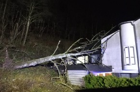 Feuerwehr Plettenberg: FW-PL: Sturmtief Zoltan über Plettenberg