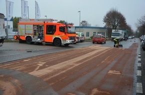 Feuerwehr Mülheim an der Ruhr: FW-MH: Undichter LKW Tank sorgt für stundenlangen Einsatz der Feuerwehr Mülheim