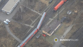 Bundespolizeidirektion München: Bundespolizeidirektion München: Entgleisung während Rangierfahrt / Bundespolizei ermittelt wegen eines Gefährlichen Eingriffs in den Schienenverkehr