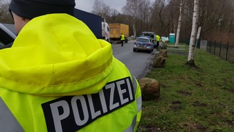 POL-STD: Polizei und Zoll kontrollieren LKW auf der Bundesstraße 73 - diverse Mängel festgestellt