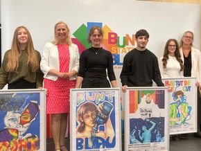 Fotos anbei: Hessen: Schülerin aus Hofheim gewinnt landesweiten Plakatwettbewerb gegen Komatrinken