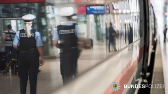 Bundespolizeidirektion München: Bundespolizeidirektion München: Ohne Ticket und mit geklautem Roller / 36-Jähriger "sammelt" Straftaten