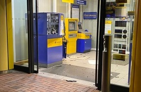 Polizei Mettmann: POL-ME: Erstmeldung: Unbekannte sprengten Geldautomaten - Hilden - 2301060