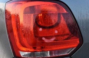 Polizeiinspektion Emsland/Grafschaft Bentheim: POL-EL: Emsbüren - Smiley in Rücklicht eine VW Polo gebrannt