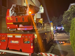 FW-AUR: Menschenrettung bei nächtlichem Kellerbrand in Mehrfamilienhaus