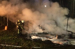 Feuerwehr Hattingen: FW-EN: Wohnwagen brennt in voller Ausdehnung