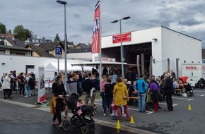 Freiwillige Feuerwehr Wachtberg: FW Wachtberg: Volles Gerätehaus beim Tag der offenen Tür der Löschgruppe Wachtberg-Pech