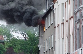 Feuerwehr Essen: FW-E: Flammen schlugen aus dem Fenster