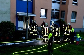 Feuerwehr Essen: FW-E: Kellerbrand in Mehrfamilienhaus, 36 Jahre alte Frau mit Verdacht auf Rauchvergiftung ins Krankenhaus gebracht