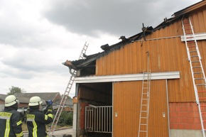FW-WRN: Vom brennenden Bullenstall zum abgebrochenen Ast - 
Sechs Einsätze für die Feuerwehr Werne