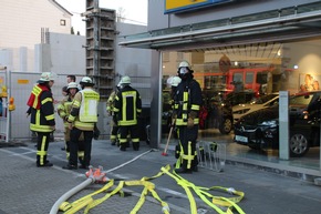 FW Menden: Brandeinsatz - Küchenbrand mit mehrfacher Menschenrettung