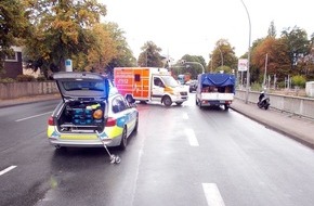 Polizei Minden-Lübbecke: POL-MI: Auf nasser Fahrbahn gestürzt: Zwei Rollerfahrerinnen bei zwei Unfällen verletzt