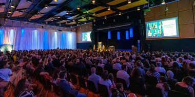 FernUni Schweiz / UniDistance Suisse: Communiqué de presse - Remise des diplômes d’UniDistance Suisse : une journée exceptionnelle pour les lauréates et les lauréats