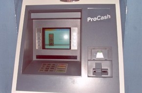 Polizeipräsidium Frankfurt am Main: POL-F: 070119 - 0071  Innenstadt: Manipulation an einem Geldautomaten
