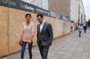 ProSieben: "Task Force Berlin": Rebecca Mir fragt nach bei Cem Özdemir (BILD)