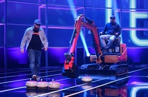 ProSieben: Am Ball, im Wasser, auf dem Bagger: Sido, Smudo, Joko und Klaas spielen in "TEAMWORK" am Samstag, 20:15 Uhr, für ihre Fans um 100.000 Euro