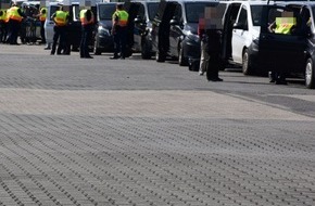 Hauptzollamt Krefeld: HZA-KR: 180 Einsatzkr&auml;fte im Einsatz - drei verletzte Personen, zahlreiche illegale Arbeitnehmer Zoll geht in M&ouml;nchengladbach gegen illegale Besch&auml;ftigung vor