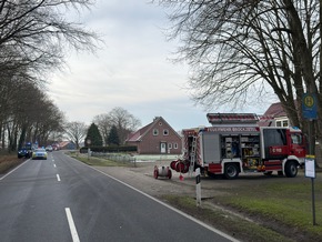 FW-AUR: Baum-Aufprall rei&szlig;t Motorblock aus PKW