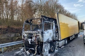 Polizeiinspektion Göttingen: POL-GÖ: (384/2025) A 7: Aufwendige Bergungs- und Umfüllarbeiten nach Lkw-Brand - Sperrung Richtung Hannover dauert an