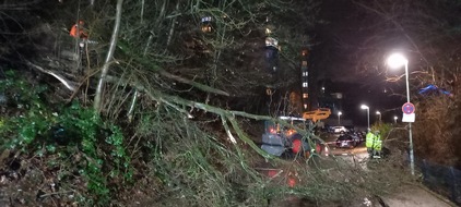 Feuerwehr Herdecke: FW-EN: Sturmtief Zoltan hält Feuerwehr auf Trapp - Bisher 11 Einsätze - Wache fest besetzt.