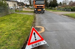 Freiwillige Feuerwehr Gemeinde Schiffdorf: FFW Schiffdorf: Unbekannter Verursacher sorgt für Ölspur von über einen Kilometer länge