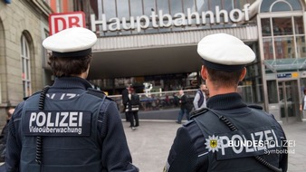 Bundespolizeidirektion München: Bundespolizeidirektion München: Wechselseitige Körperverletzung / Heftige Auseinandersetzung vor Schnellimbiss